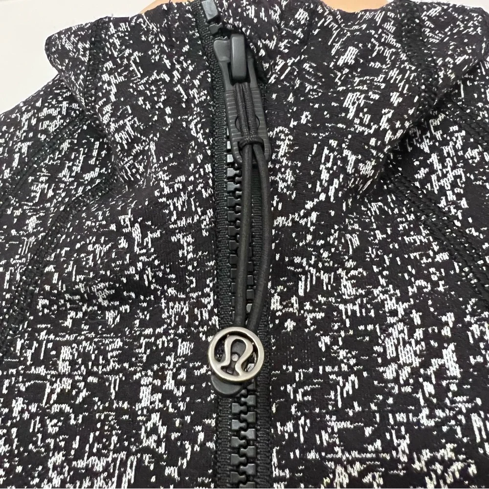Lululemon Define Jacket 🖤 Heathered Black & White | Sculpting Fit Size 4 (Small) - Picture 3 of 7